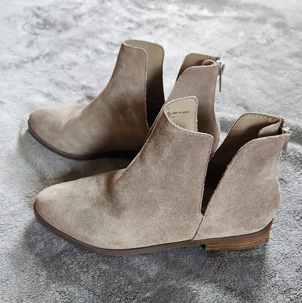 Steve Madden Leather Size 6 Zippered Backed Low Cut Ankle Boots Booties